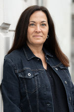 Portraitfoto der Mitarbeiterin Brigitta Semlitsch